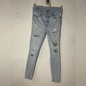 Women’s American Eagle ripped Skinny Jeans